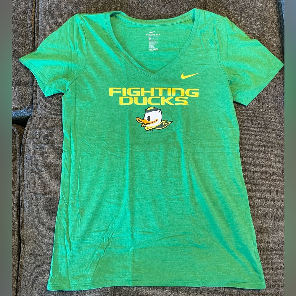 NWOT Nike Oregon V Neck Tee